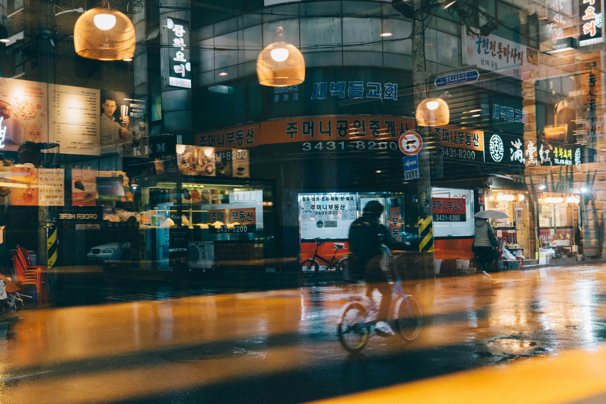 雨夜骑行者，当代街拍选集 摄
